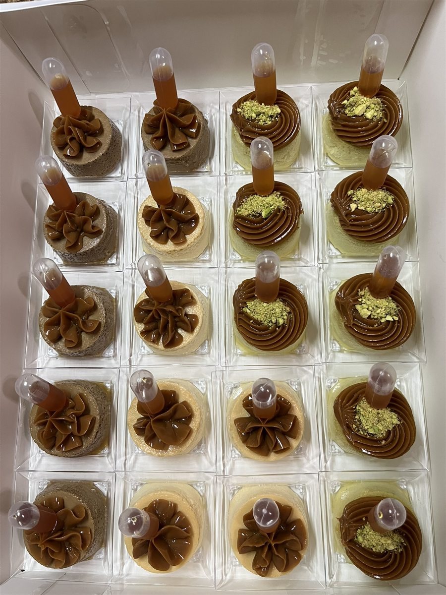 Pistachio and dulce de leche mini cakes